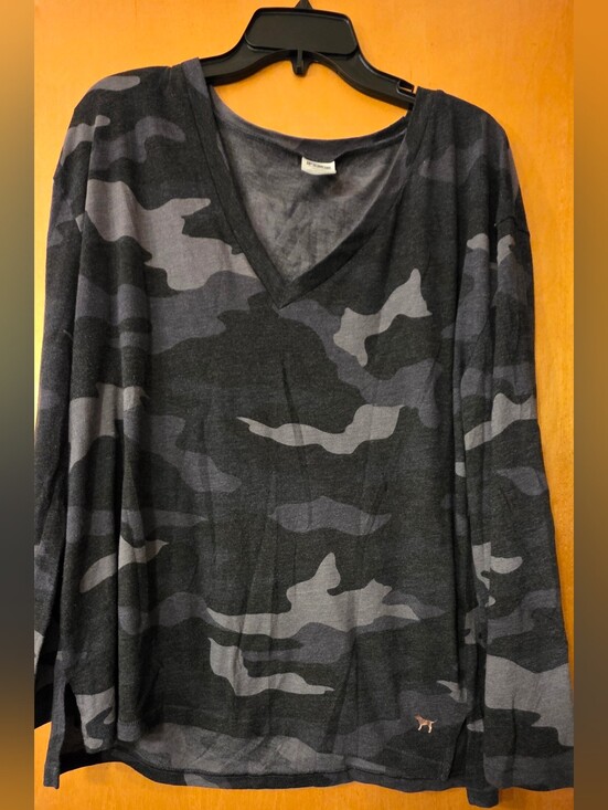 PINK Victoria's Secret Tops - VS PINKBlack Gray Camo V-Neck Long Sleeve T-Shirt Size Large